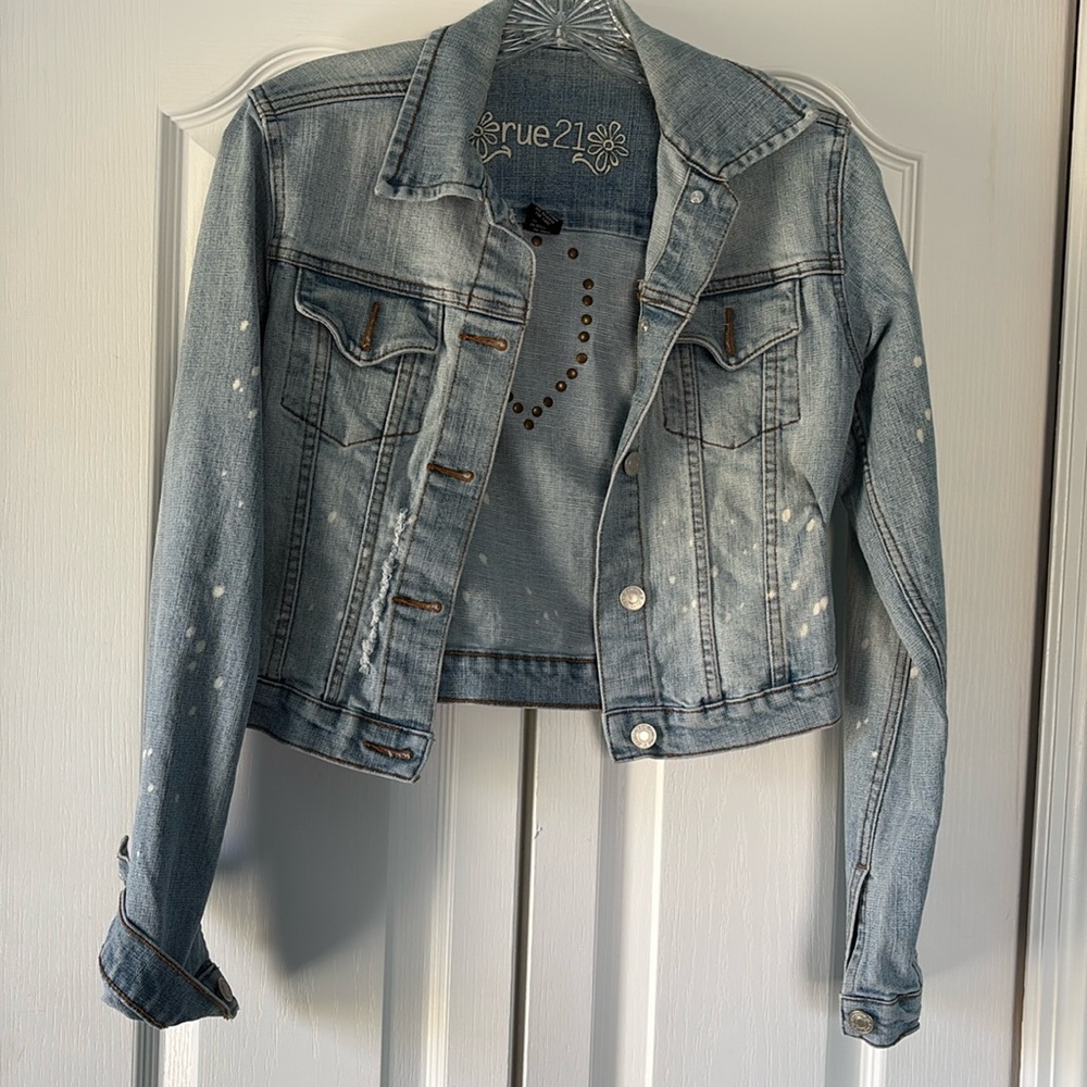 Cropped denim jacket